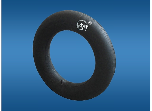 拖拉機(jī)導(dǎo)向輪胎內(nèi)胎