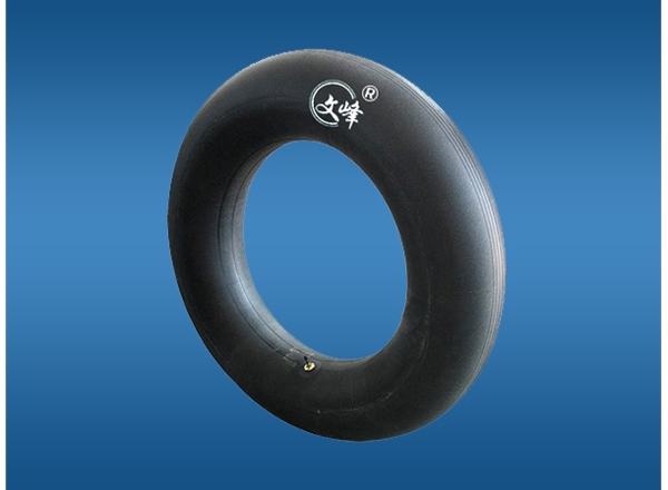 拖拉機(jī)驅(qū)動(dòng)輪胎內(nèi)胎